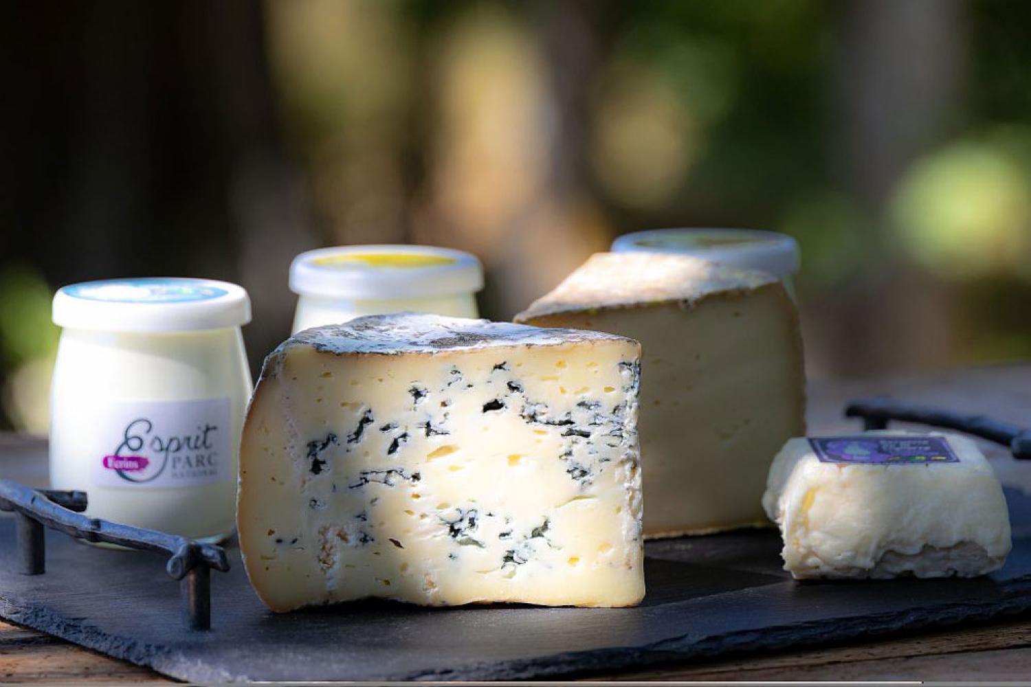 Assortiments de produits laitiers de la Bergerie de la Lignarre © B. Bodin - Parc national des Écrins